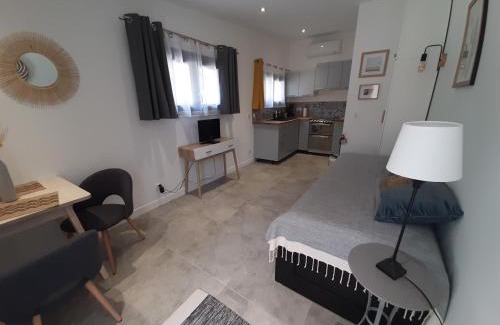 Le Puy-Sainte-Reparade Apartment | la Colinière, joli studio en pleine nature