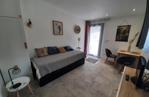 Le Puy-Sainte-Reparade Apartment | la Colinière, joli studio en pleine nature