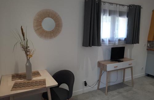 Le Puy-Sainte-Reparade Apartment | la Colinière, joli studio en pleine nature