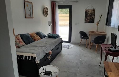 Le Puy-Sainte-Reparade Apartment | la Colinière, joli studio en pleine nature