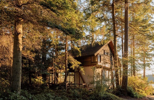 La Conner House | La Conner Glass Cabin by Boutique