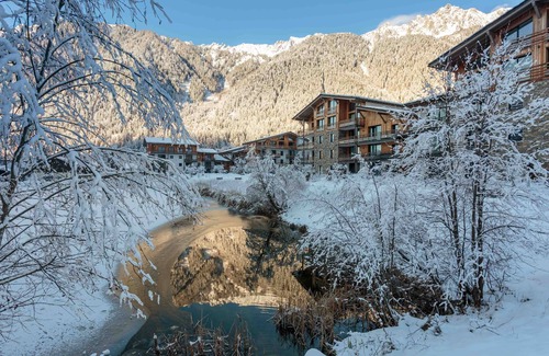Chamonix-Mont-Blanc Apartment | La Cordee 703 Apartment - 2 bedrooms, sleeps 4-7 with terrace, pool & parking
