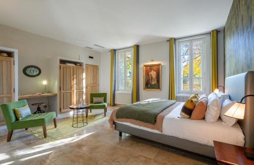 Lagnes House | La Cour Des Sens