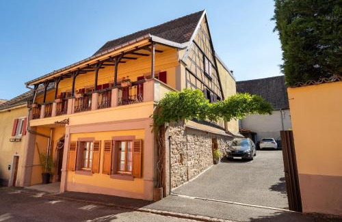 Saint-Hippolyte Bed & Breakfast | La Cour St-Fulrad - Les Suites