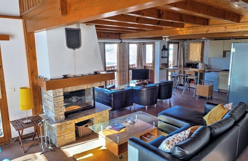 Vallandry Ski Chalet | La Couronne is a spacious ski chalet that sleeps 10p over 3 floors