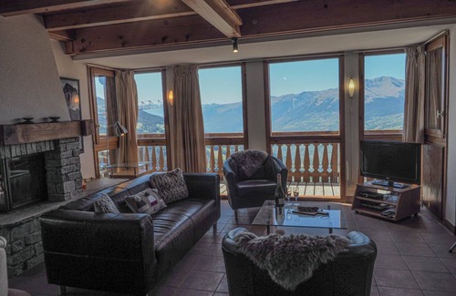 Vallandry Ski Chalet | La Couronne is a spacious ski chalet that sleeps 10p over 3 floors