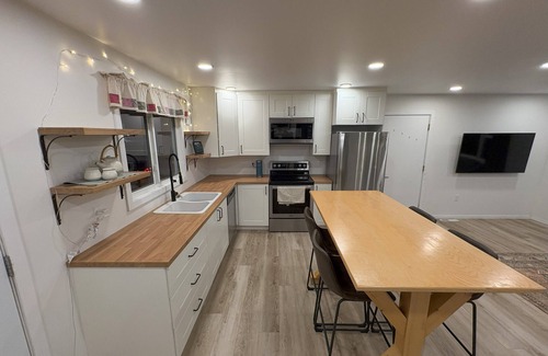 La Crete House | La Crete Guest House