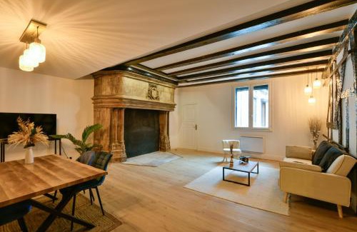 Bourges Apartment | La Dame Blanche - Appartement hypercentre historique - Parking privé