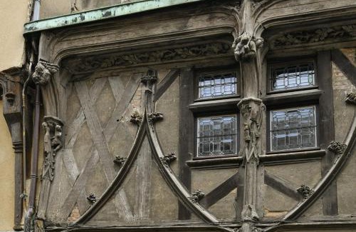 Bourges Apartment | La Dame Blanche - Appartement hypercentre historique - Parking privé