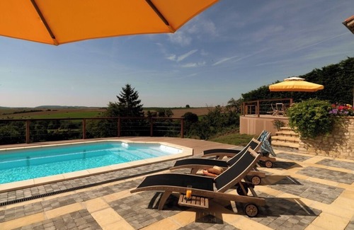 Berig-Vintrange House | LA DAME BLANCHE awaits you. The open view over the countryside will surprise you.