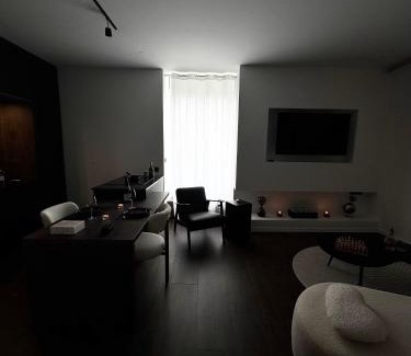 Ploermel Apartment | La DARKROOM