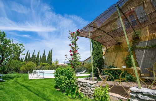 Colonzelle House | La Demeure de Cybèle | Gîte 10 pers. Drôme Provençale | Swimming pool & play area