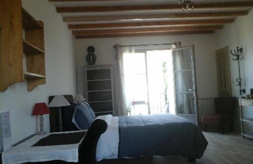 Saint-Hippolyte-le-Graveyron Bed & Breakfast | La Dentellière