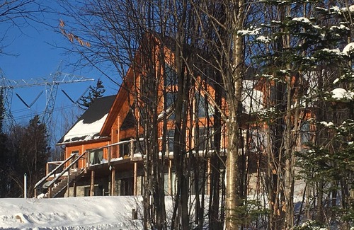 Saint-Joachim Apartment | La Denver - Log Home with SPA (Unit 1)