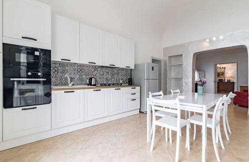 Kalsa Apartment | La Dimora dei Mille - Roomy Apartment with Terrace