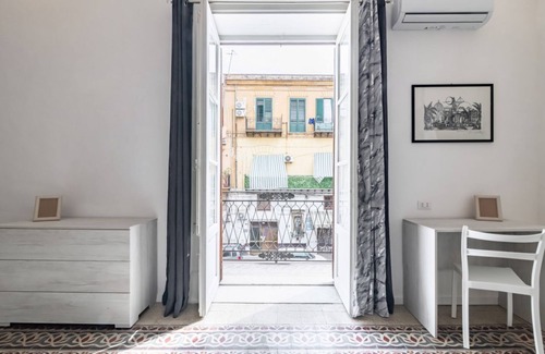 Kalsa Apartment | La Dimora dei Mille - Roomy Apartment with Terrace