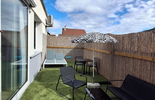 Charavines Apartment | La Discrète Romantique, apartment with jacuzzi