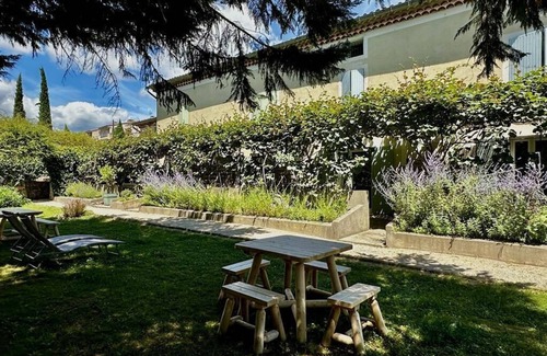 Pont-Saint-Esprit Apartment | la dolce vita fully-equipped gite with terrace