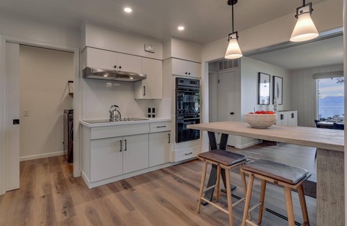 Tahoma House | La Dolce Vita – Lakefront, Buoy, Pool Table & Boathouse Deck