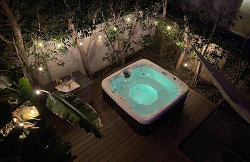 Tarzana House | LA Dream Gem! Beautiful home with Spa and EV charger for Tesla