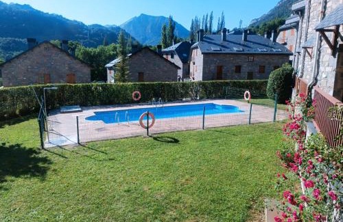 El Pueyo de Jaca Apartment | La Encina, Acogedor apartamento con piscina - Arafita Apartamentos