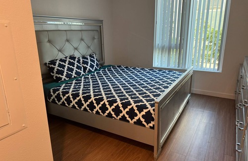 Little Tokyo Hotel | LA Escape: Stylish 2BR King Suite in Vibrant Little Tokyo