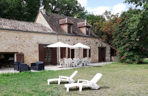 Beaumont-du-Perigord House | La Faneuse – House with pool, large garden, and terrace, perfect for families in Périgord
