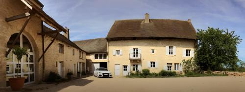 Beaumont-sur-Grosne Bed & Breakfast | La Ferme Aux Arts