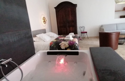 Vendres Bed & Breakfast | La Flamboyante, Suite Avec spa - Château La Vidalle