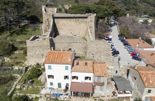 Marciana Apartment | La Fortezza with attention to detail with a splendid view of Marciana