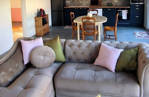 Chateauneuf-Val-Saint-Donat Villa | La villa des oliviers, un havre de paix et de charme en Haute-Provence