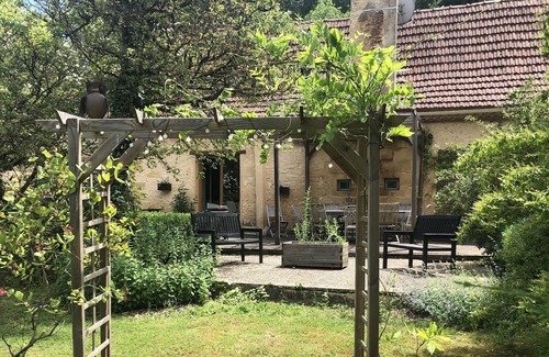 Les Eyzies Cottage | La Maison Bleue at Les Girouteaux 3 Lovely 4 Star Cottages with shared Pool