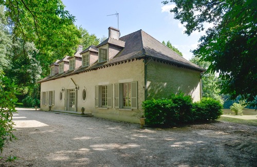 Mery-es-Bois House | La Genêtière - Grande maison avec étang en Sologne