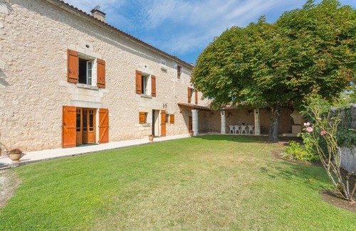 Valeuil Villa | La Gerbaudie - Four Bedroom Villa, Sleeps 10