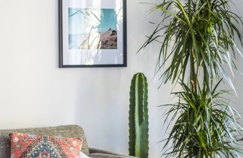 Topanga Apartment | LA Getaway in Topanga – modern, clean & cozy, close to hiking & beach