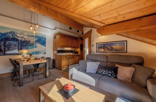 Chamonix City Centre Apartment | La Ginabelle - Sauna & Swimming pool, Chamonix, France
