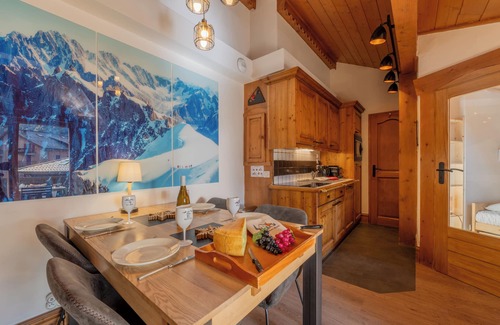 Chamonix City Centre Apartment | La Ginabelle - Sauna & Swimming pool, Chamonix, France