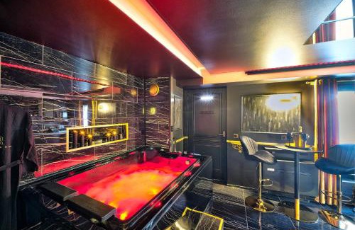 Macon Apartment | LA GOLDEN ROOM - Suite de Luxe avec Jacuzzi