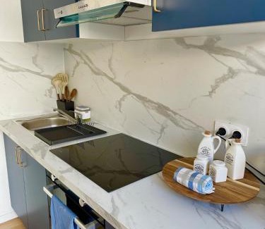 Saint-Quentin Apartment | La Grèce - Appartement chaleureux en hypercentre
