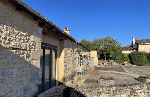 Beaumont-du-Perigord House | La Grange Dordogne - Traditional Barn, PRIVATE HEATED POOL in a Peaceful Hamlet