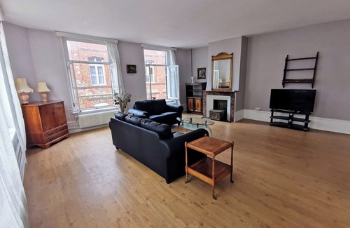 Hesdin House | La grande Hesdinoise - sleeps 6 near the square and its shops