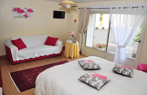 Saint-Georges-Buttavent Bed & Breakfast | La Grande Malardiere