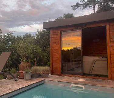 Commelle-Vernay House | La Grange aux hirondelles - avec piscine et spa