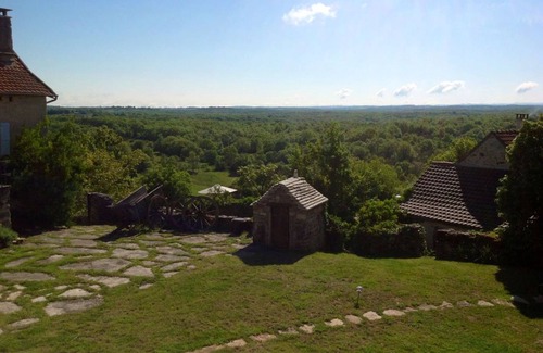 Puyjourdes House | La Grange - Cottage that overlooks miles of woodland