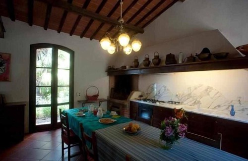 San Giuliano Terme Apartment | La Grotta Farmhouse