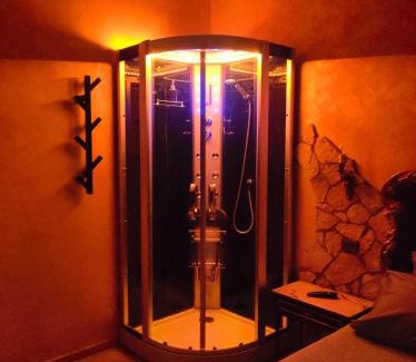 Fabrica di Roma House | La grotta romantica