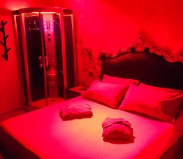 Fabrica di Roma House | La grotta romantica