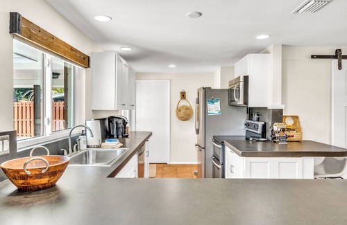 Sarasota House | La Hacienda/heated pool, hot tub, 6 mi to beach