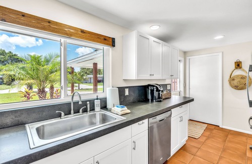 Sarasota House | La Hacienda/heated pool, hot tub, 6 mi to beach