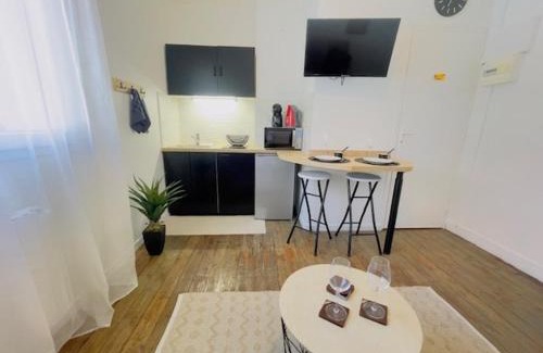 Miroir - Batignolles Apartment | La Halte Urbaine - 2 guests - Wifi